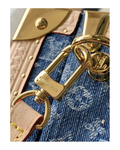 LV  Petite Valise Camera box