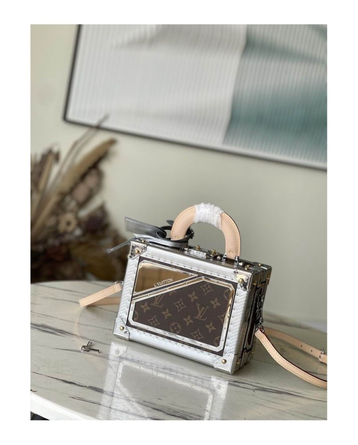 LV  Valisette Tresor Camera box