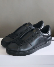 Valentino Couple style small white shoes