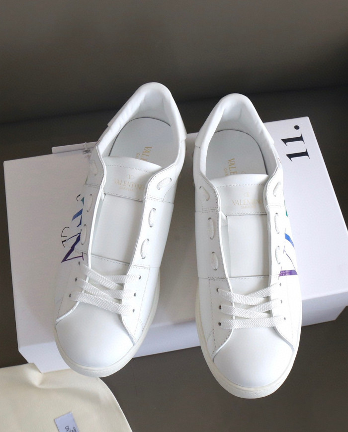 Valentino Couple style small white shoes