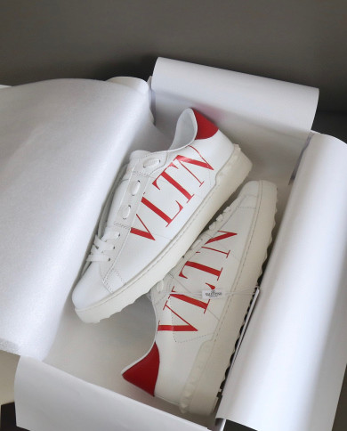Valentino Couple style small white shoes