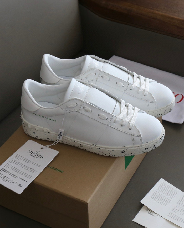 Valentino Couple style small white shoes