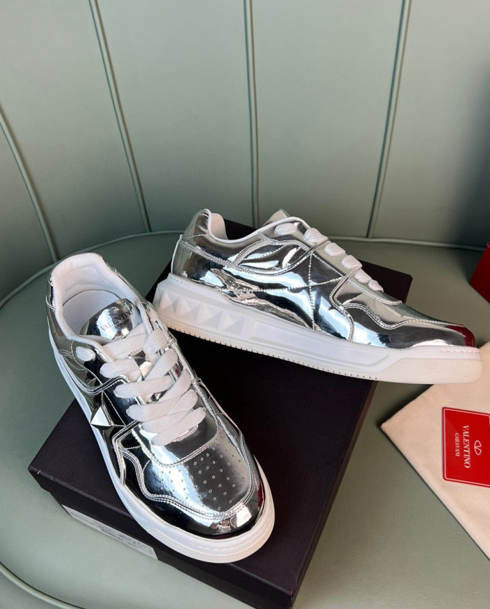 Valentino casual and fashionable sports shoes for couples