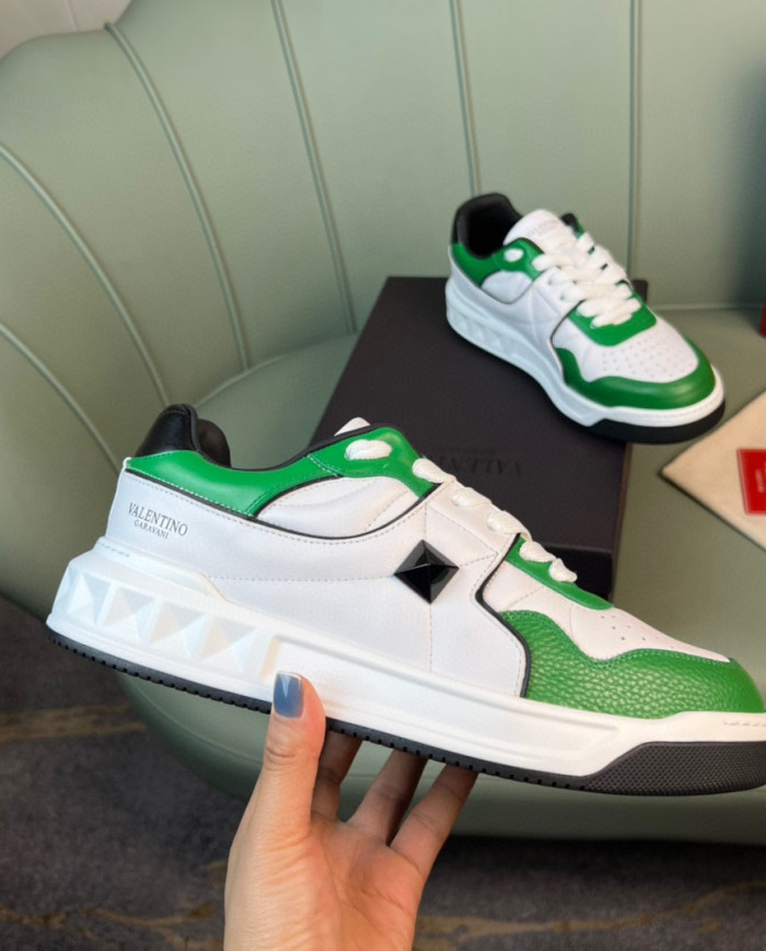 Valentino casual and fashionable sports shoes for couples