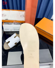 HERMES  Men's leather slippers