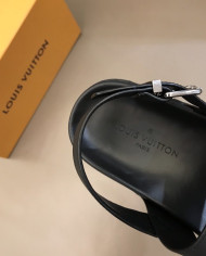 Louis  Vuitton  Men slippers