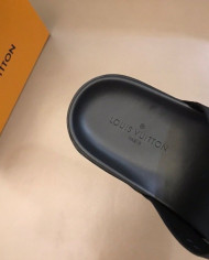 Louis  Vuitton   Men slippers