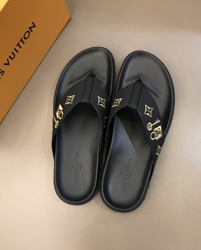 Louis  Vuitton  Men slippers
