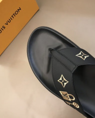 Louis  Vuitton  Men slippers