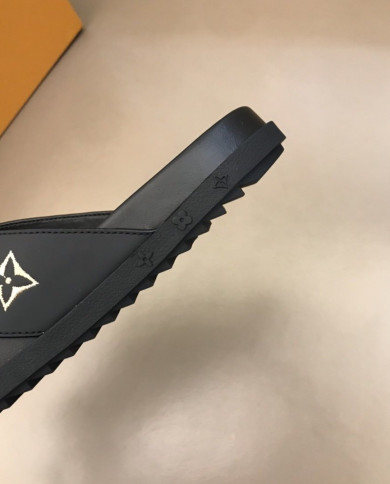 Louis  Vuitton  Men slippers