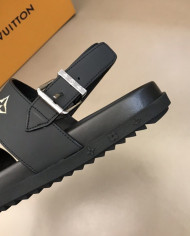 Louis  Vuitton  Men slippers