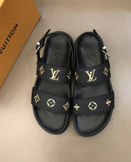Louis  Vuitton  Men slippers