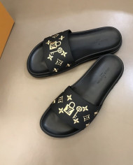 Louis  Vuitton  Men slippers
