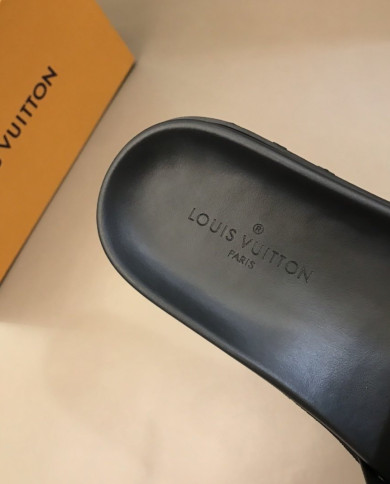 Louis  Vuitton  Men slippers