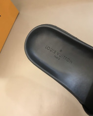 Louis  Vuitton  Men slippers