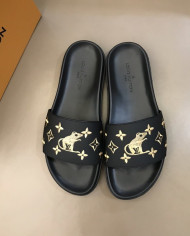 Louis  Vuitton  Men slippers