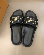 Louis  Vuitton  Men slippers