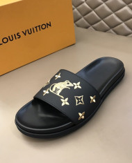 Louis  Vuitton  Men slippers