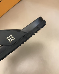 Louis  Vuitton  Men slippers