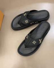 Louis  Vuitton  Men slippers