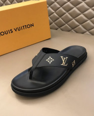 Louis  Vuitton  Men slippers
