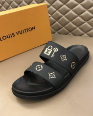 Louis  Vuitton  Men slippers