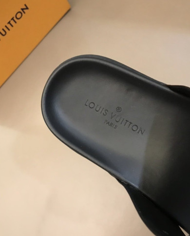 Louis  Vuitton  Men slippers