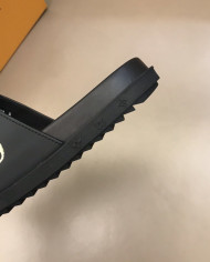 Louis  Vuitton  Men slippers