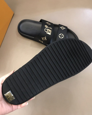 Louis  Vuitton  Men slippers