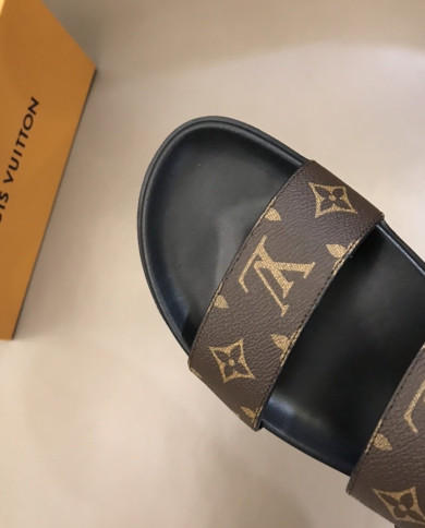 Louis  Vuitton  Men slippers