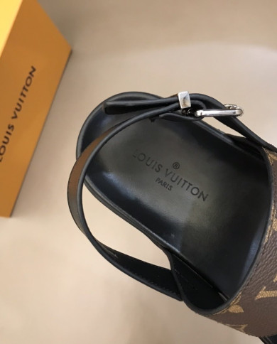 Louis  Vuitton  Men slippers