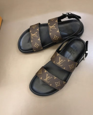 Louis  Vuitton  Men slippers
