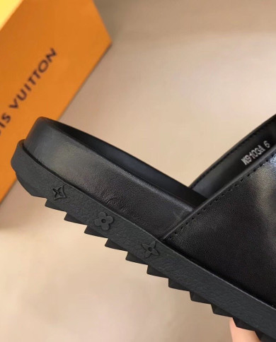 Louis  Vuitton  Men slippers