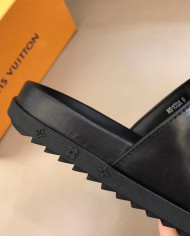 Louis  Vuitton  Men slippers
