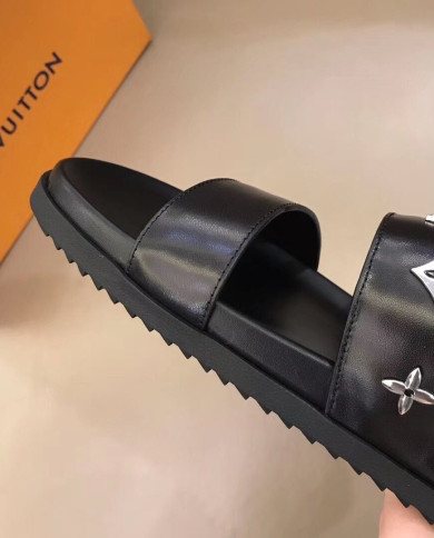 Louis  Vuitton  Men slippers