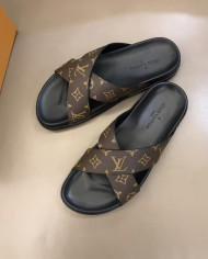 Louis  Vuitton  Men slippers