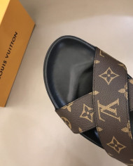 Louis  Vuitton  Men slippers