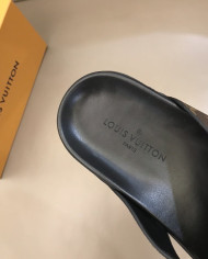 Louis  Vuitton  Men slippers