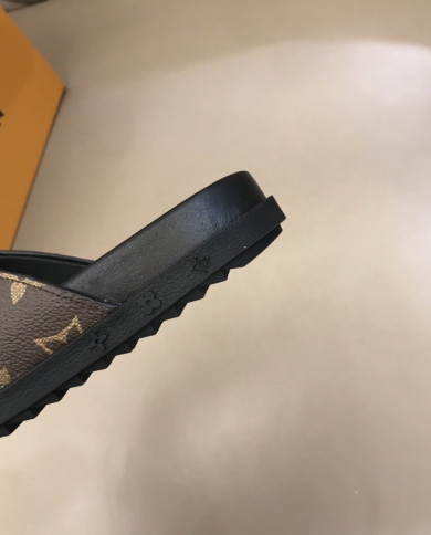 Louis  Vuitton  Men slippers