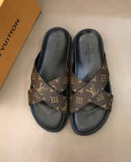 Louis  Vuitton  Men slippers