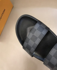 Louis  Vuitton  Men slippers