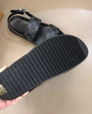 Louis  Vuitton  Men slippers