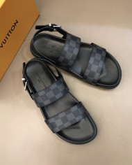 Louis  Vuitton  Men slippers