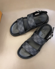 Louis  Vuitton  Men slippers
