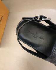 Louis  Vuitton  Men slippers