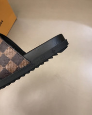 Louis  Vuitton  Men slippers