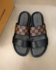 Louis  Vuitton  Men slippers