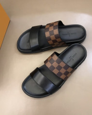Louis  Vuitton  Men slippers