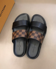 Louis  Vuitton  Men slippers