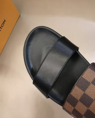 Louis  Vuitton  Men slippers